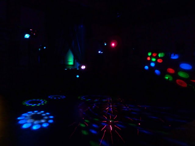 dj service set up laser lights at villa Corsini